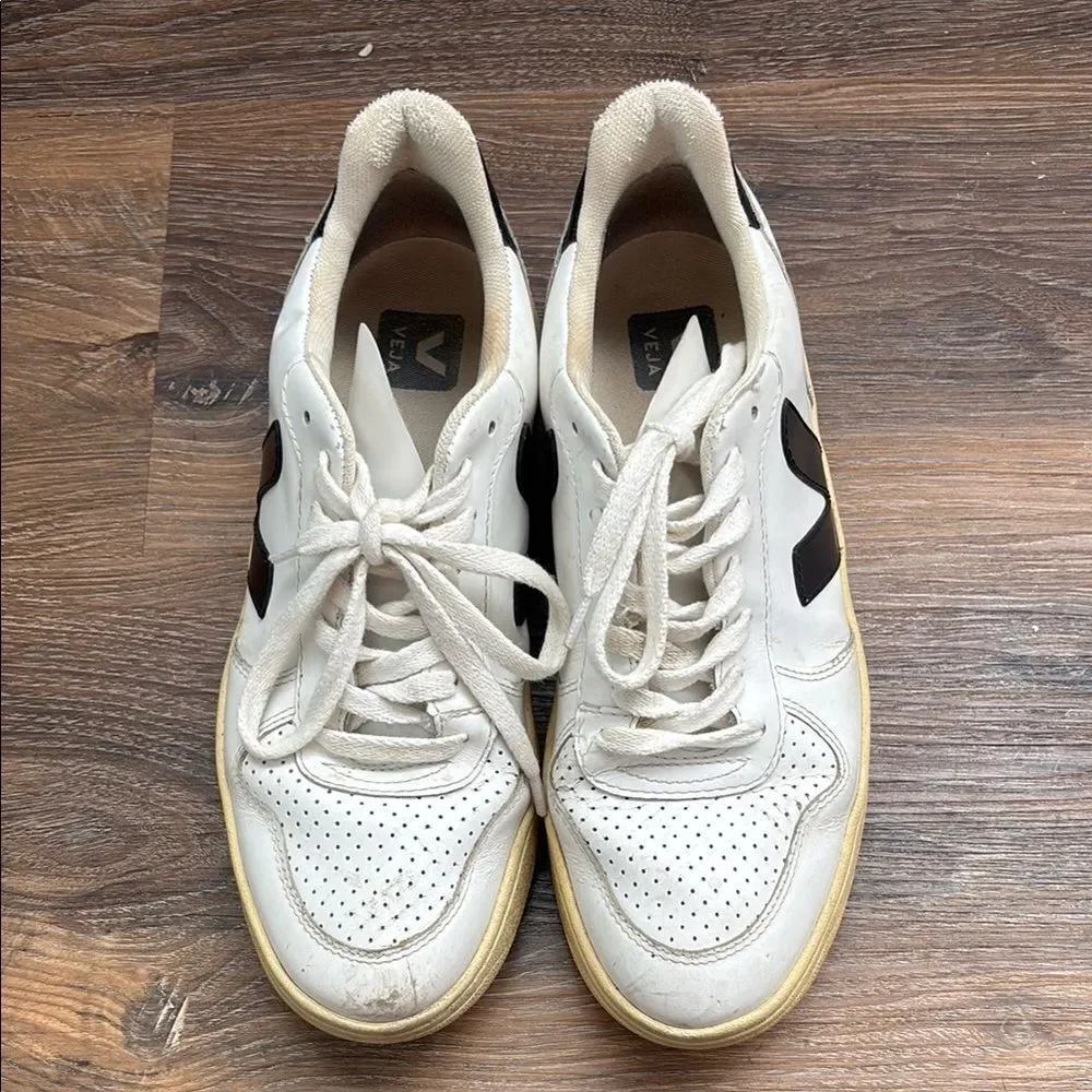 Men's White and Black Sneakers